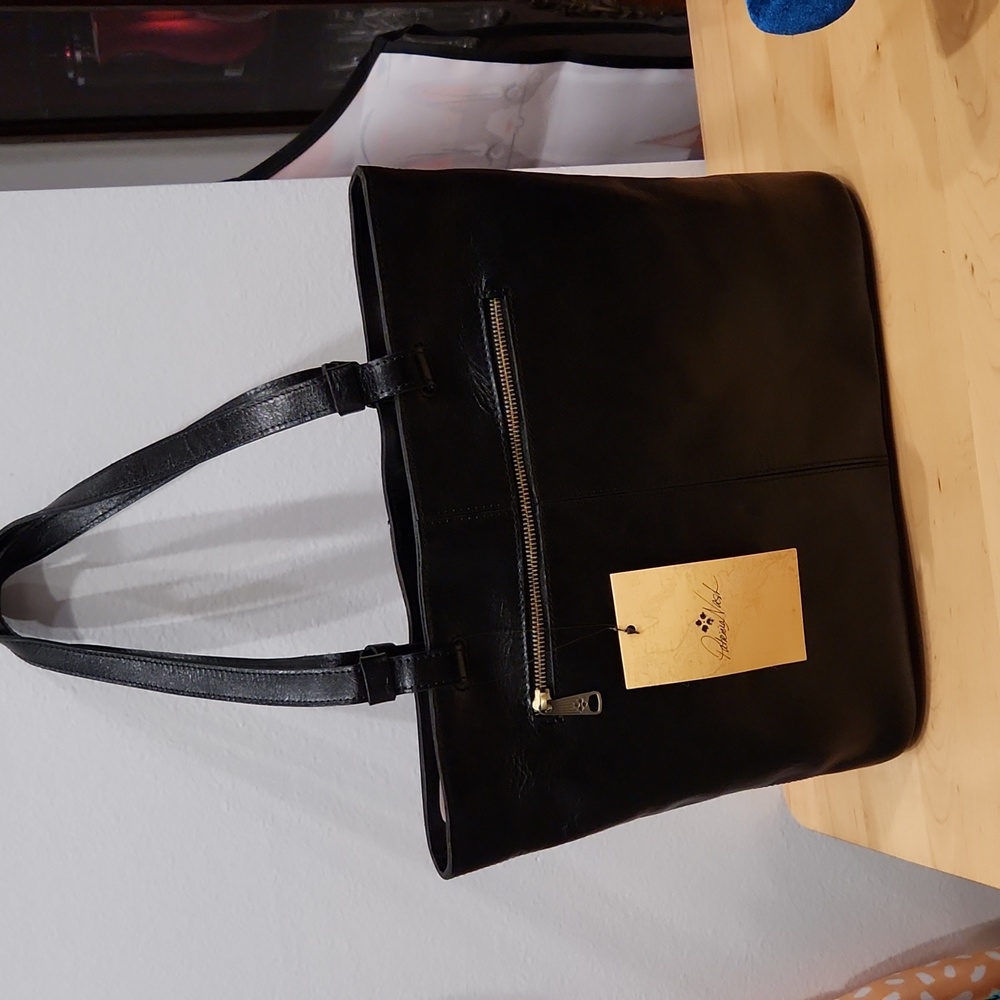 Has tags~ Patricia Nash 100% Leather purse/ laptop/ shoulder bag. Elegant!! - Picture 4 of 10